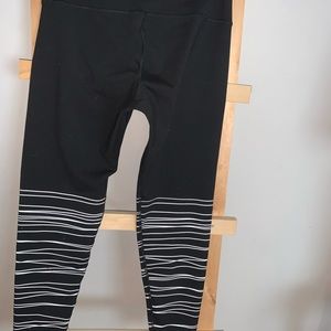 Old navy black leggings with stripes